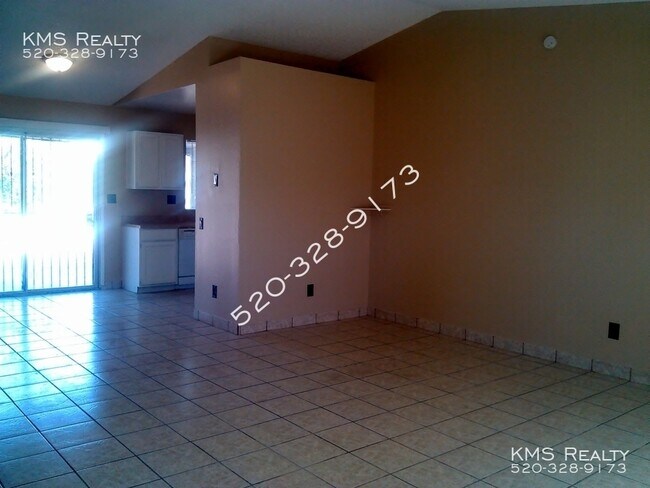 Building Photo - 2 bedroom 1 bath House - OWNER/AGENT