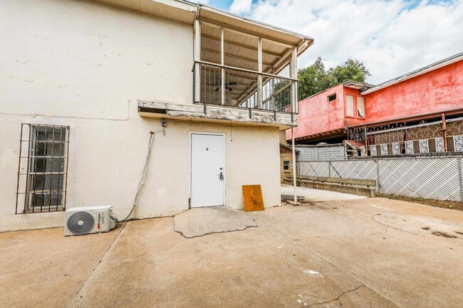 Building Photo - 1402 Corpus Christi St