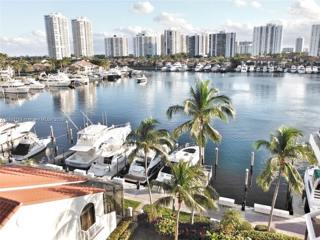 Building Photo - 3610 Yacht Club Dr