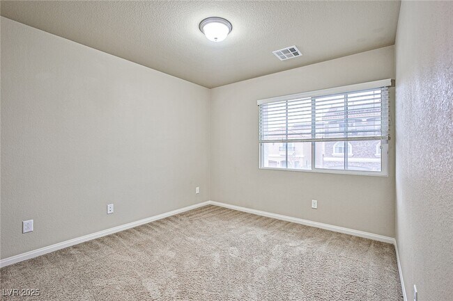 Foto del edificio - 7230 Summit Lake Ct