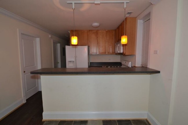 Building Photo - 1314 W Roscoe St