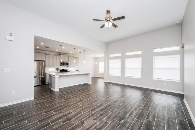 Building Photo - 423 Quieto Dr