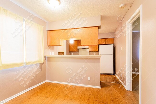 Building Photo - 2 br, 1 bath Duplex - 5807 Spring Meadow R...