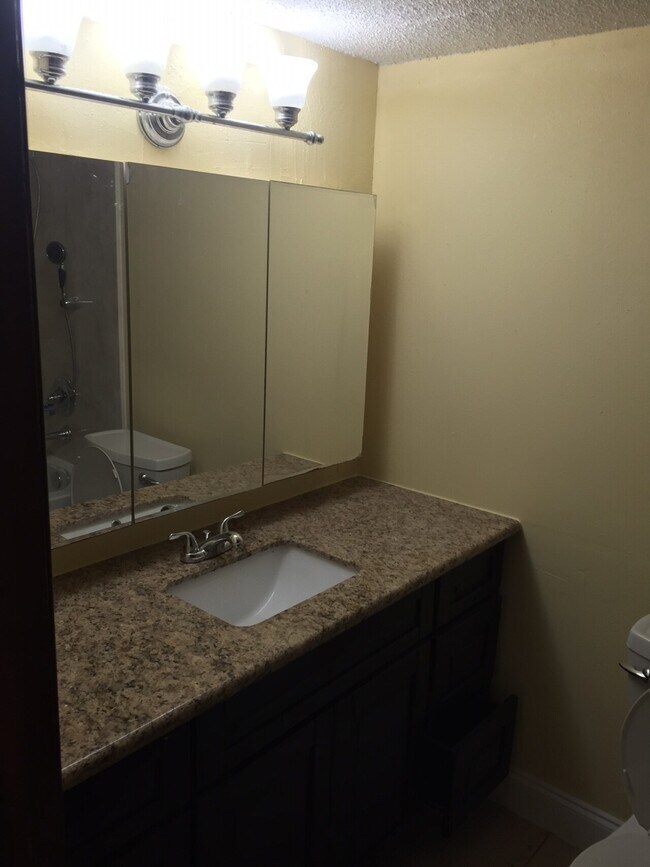 Foto del edificio - 2509 Giuffrias Avenue