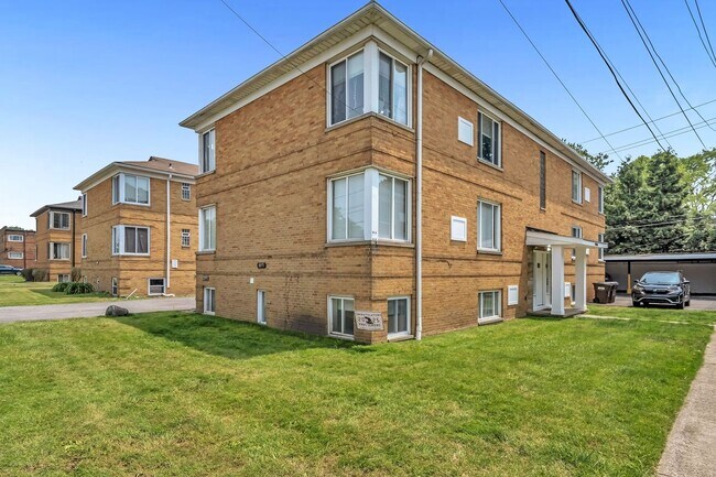 Foto del edificio - 18997 Hilliard Blvd