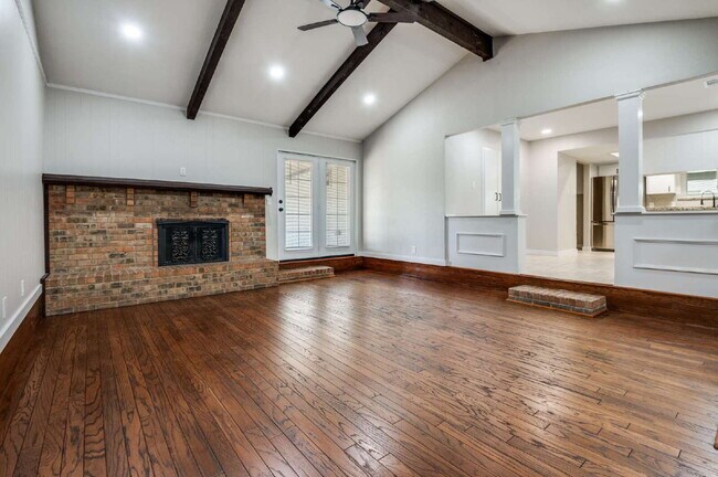 Foto del edificio - Solar-Powered 3BD in Lancaster with Included Yard Care & Low Utilities