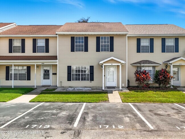Building Photo - 1712 Manor Dr NE