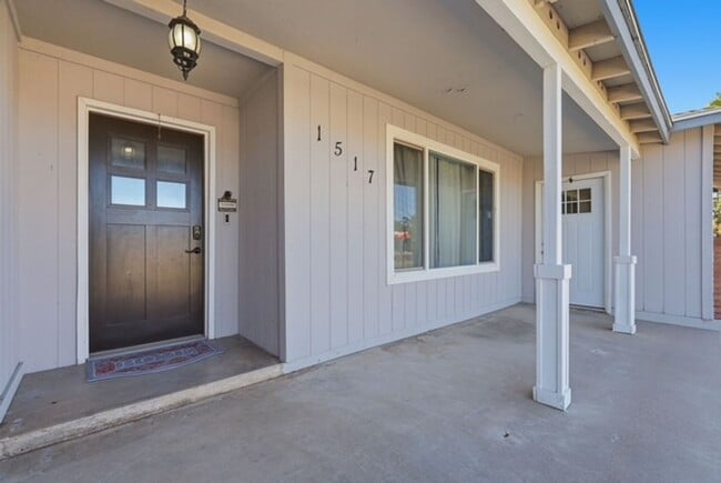 Building Photo - Mesa 4 Bed Single-Level Home • 2,044 Sq Ft • Oversized Yard • Stapley & McKellips