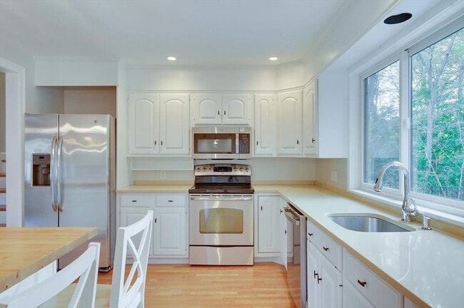 Building Photo - 93 Woodcliff Rd