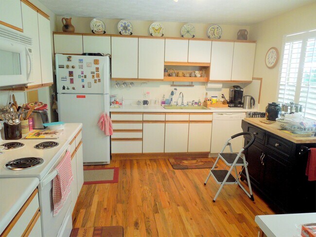 Building Photo - 2106 Glenheath Dr