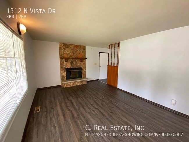 Building Photo - 1312 N Vista Dr