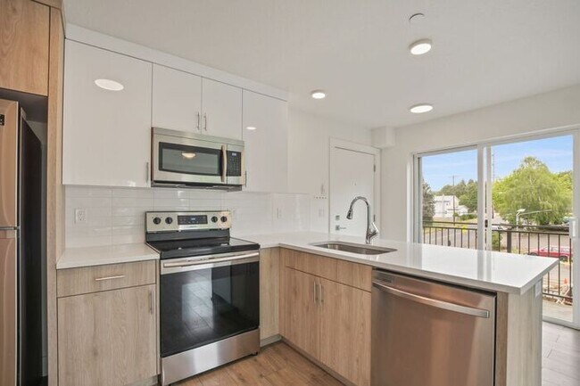 Foto del edificio - Sunnyside 12 Apartments Available! 1 bed, ...