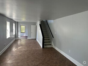 Building Photo - 513 West St