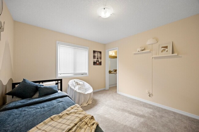 Photo du bâtiment - 7730 Black Maple Dr