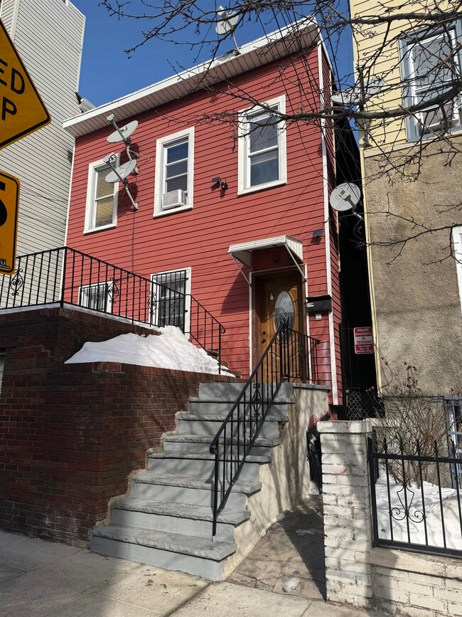 Building Photo - 542 41st St