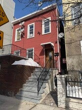 Building Photo - 542 41st St