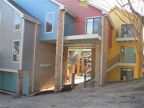 Building Photo - 513 S Park Dr