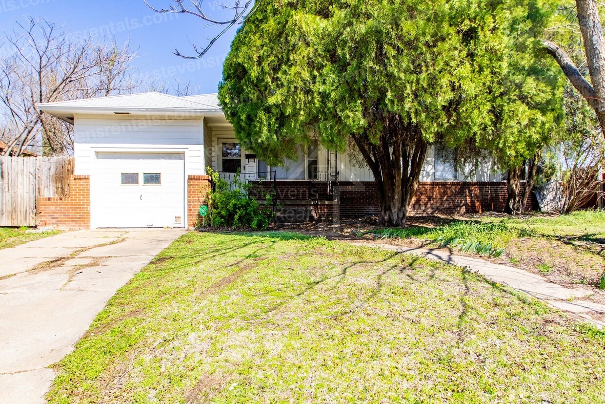 Primary Photo - 2805 NW 23rd St