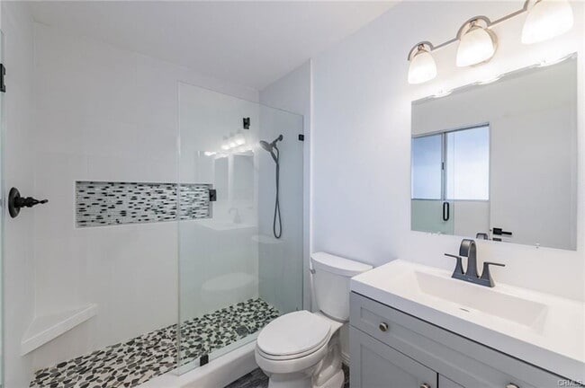 Foto del edificio - 1817 N Symphony St