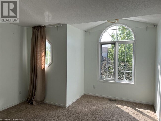 Building Photo - 358 University Downs Crescent