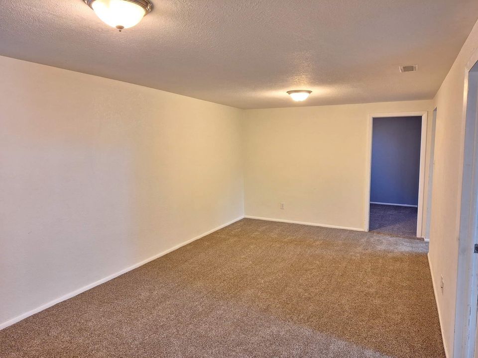 Building Photo - 13102 Elmendorf Pl