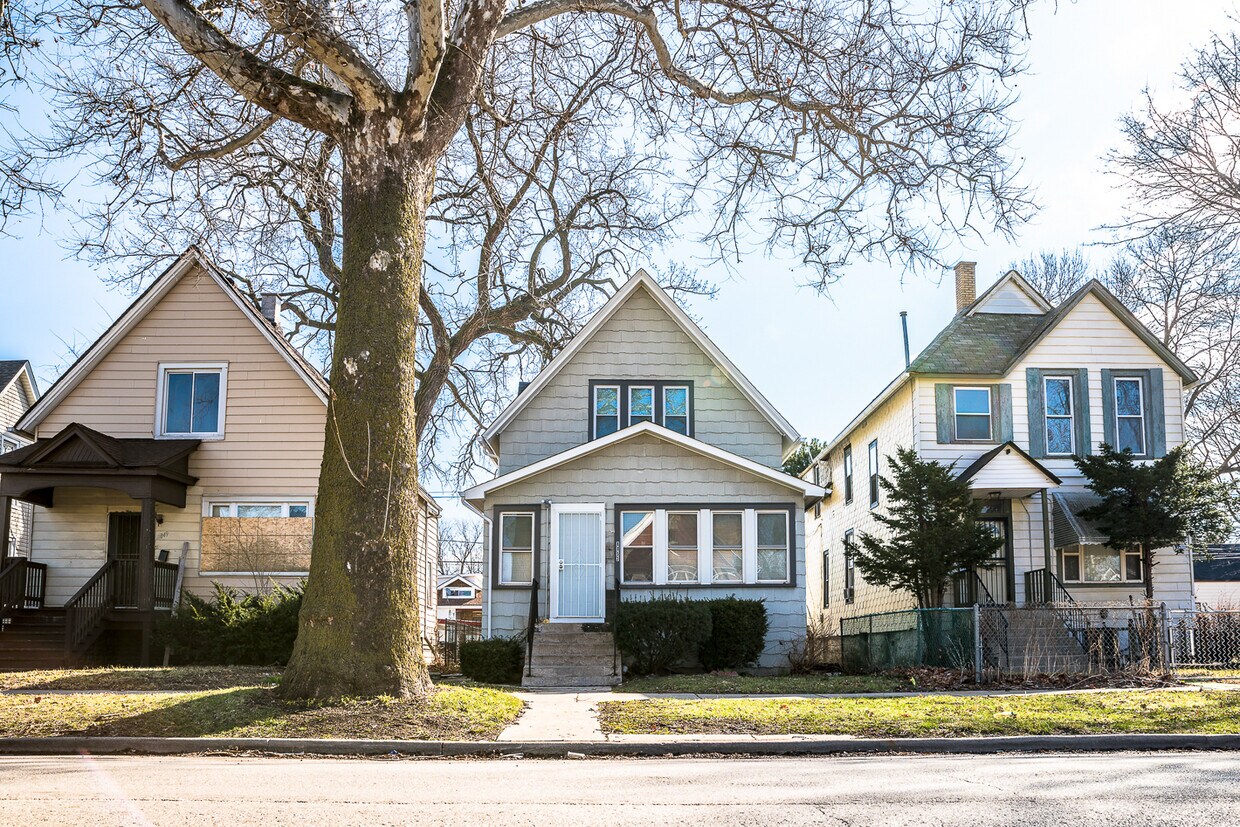 Foto principal - 8853 S Wallace St