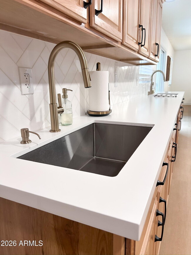 Building Photo - 1126 W Oxford Dr