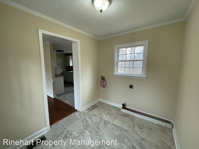 Building Photo - 3 br, 1 bath House - 105 Autumn Place