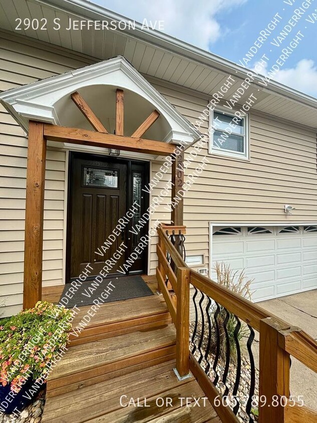 Primary Photo - Immaculate 3 Bedroom 2 Bathroom Home!