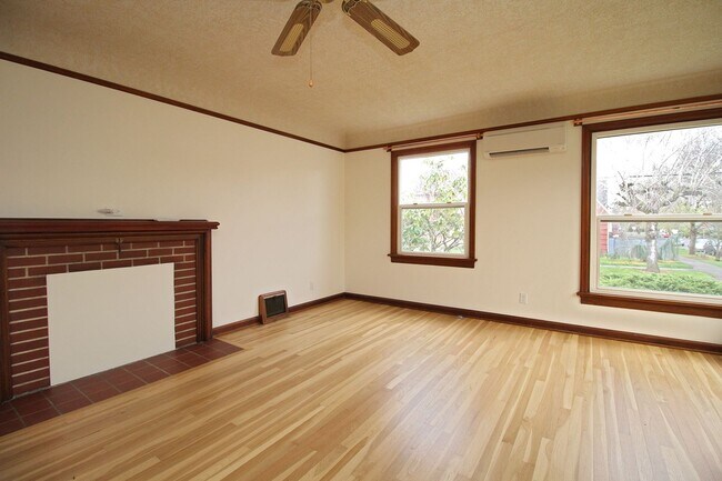 Foto del edificio - Freshly Updated Beaumont-Wilshire 3 Bedroom