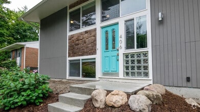 Building Photo - 406 Manor Dr