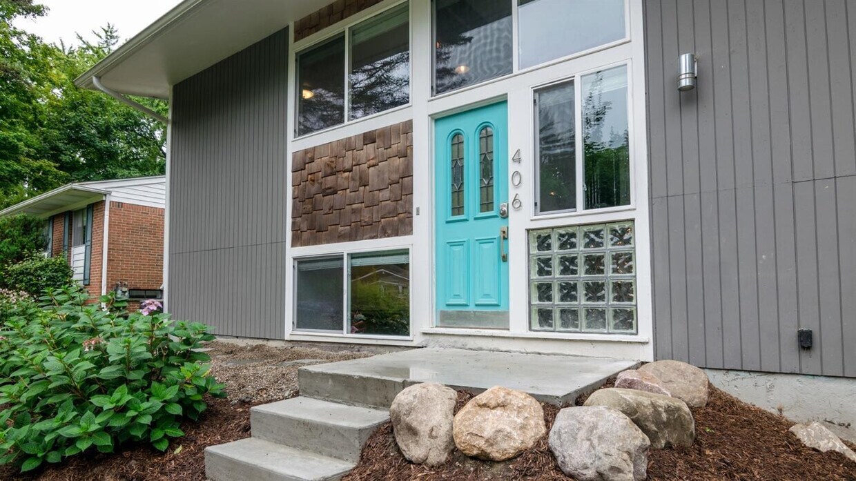 Primary Photo - 406 Manor Dr