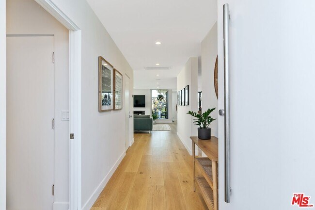Building Photo - 3632 Beverly Ridge Dr