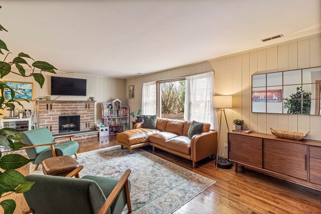 Building Photo - 1345 Lincoln Ave S