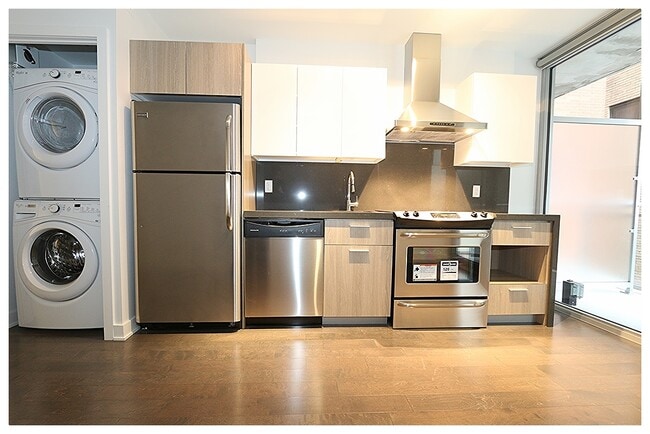 Building Photo - 340 McLeod St