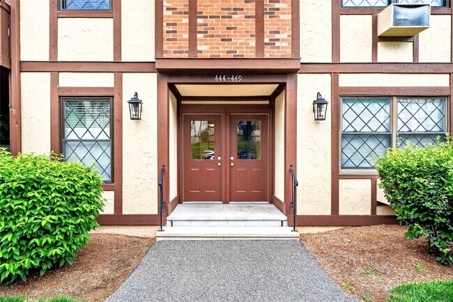 Foto del edificio - 448 Sierra Vista Ln