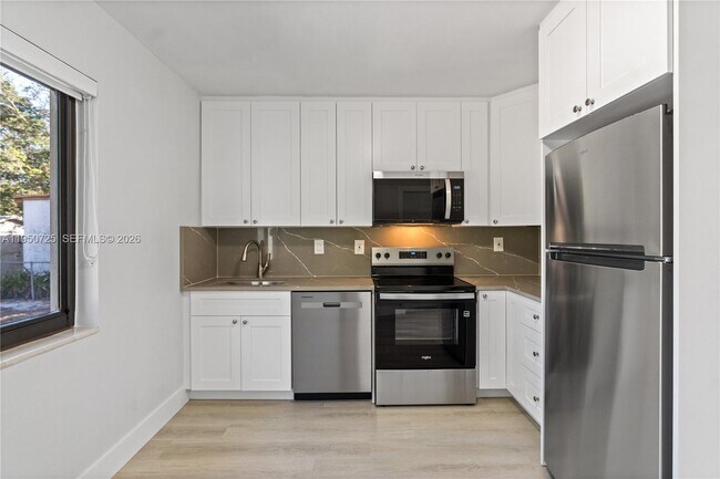 Foto del edificio - 811 NW 115th St