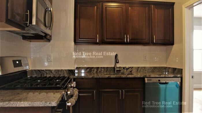 Foto principal - 5 bedroom in Boston MA 02119