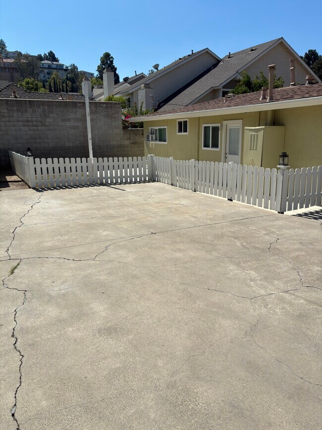 Building Photo - 139 S Solana Dr