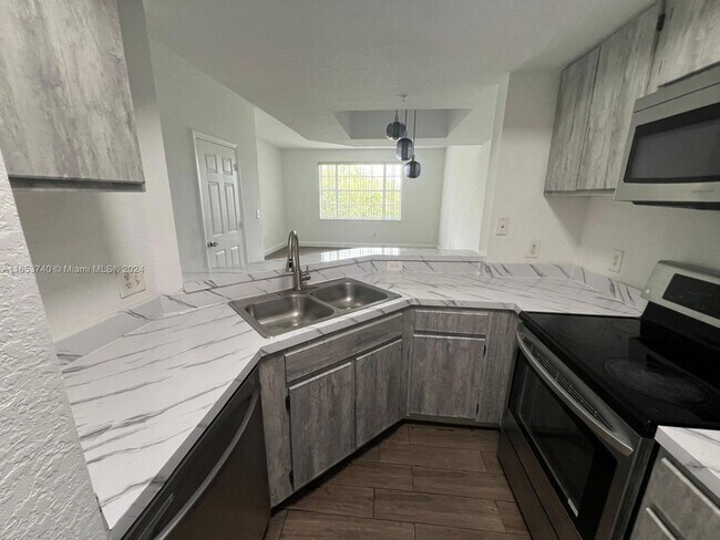 Foto del edificio - 755 SW 148th Ave