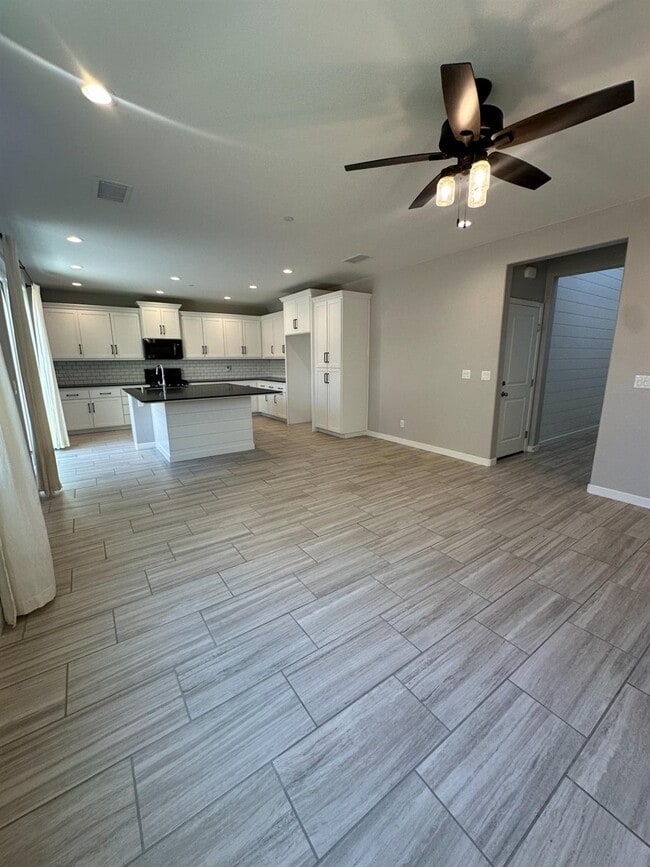 Foto del edificio - 4249 Hillside Rd