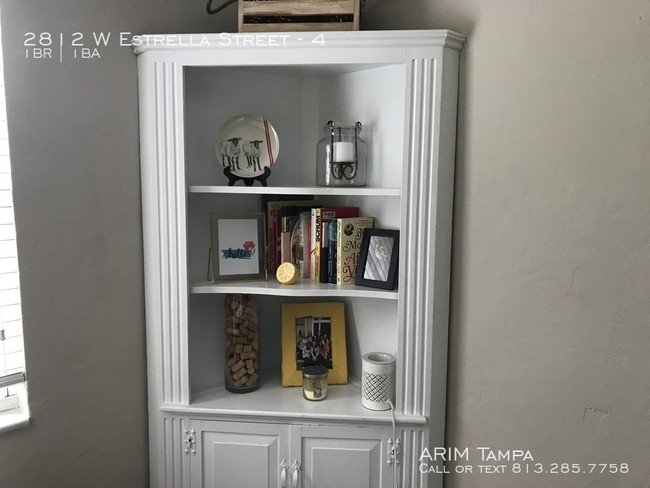 Foto del edificio - Charming 2nd Story Apartment -- South Tampa