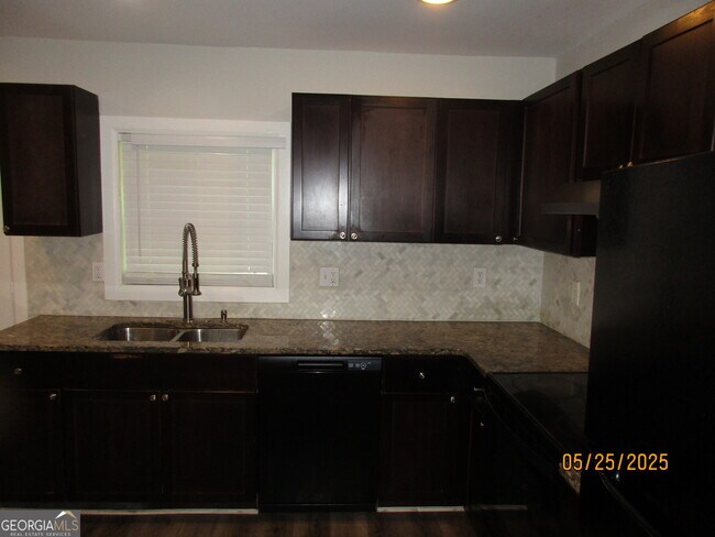 Foto del edificio - 16 Wadley St NW