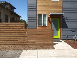 Building Photo - 406-410 N Alberta St