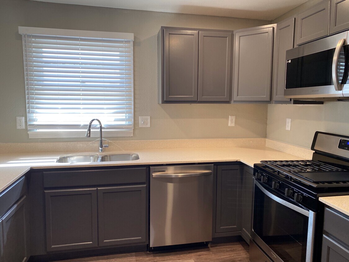 Foto principal - 5211 Eilers Ave