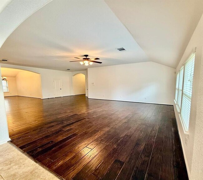 Foto del edificio - 95 Sagamore Ridge Pl