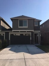 Building Photo - 20732 NE Sierra Dr