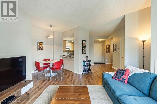 Building Photo - 135 James St S