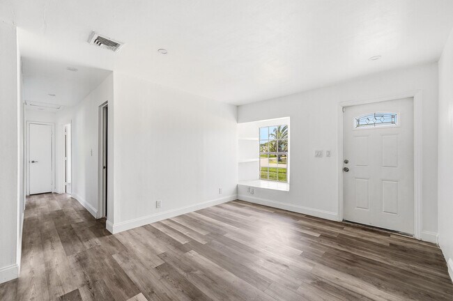 Building Photo - 1060 SW 5th Terrace