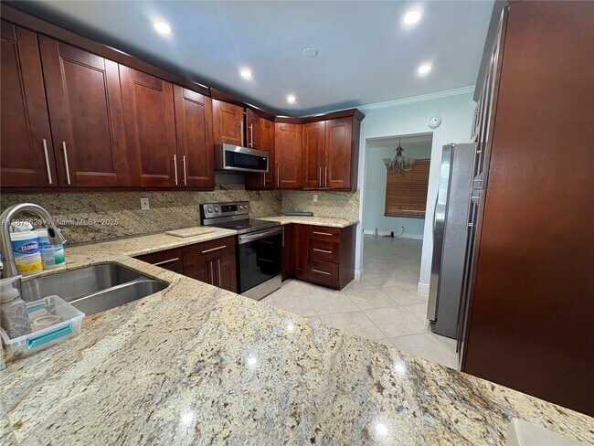 Foto del edificio - 6341 SW 5th St